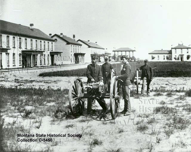 Ft Totten soldiers manning gattling gun